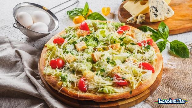 Sezar Pizzası-Pizzanın Salatla Mükəmməl Birləşməsi