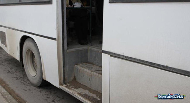 Bakıda avtobusda daha bir FACİƏ: Qapıdan yıxılan sərnişin öldü - Take.Az