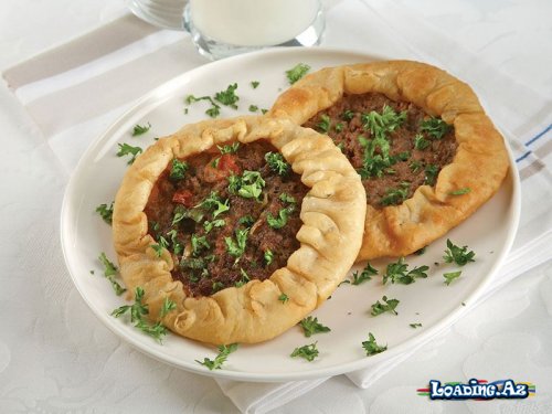 Türk mətbəxindən qiyməli börek resepti - Take.Az