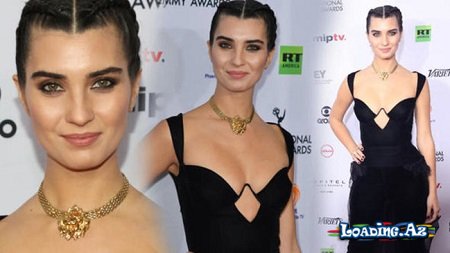 Tuba Büyüküstün yeni saç stili və dekoltesi ilə gecəyə damğa vurdu – FOTO