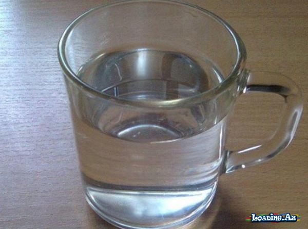 Su qabının qulpu tərəfdən su içmək niyə qadağandır?