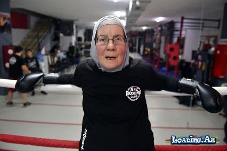 72 yaşlı qadın hamını şoka salır - Fotolar