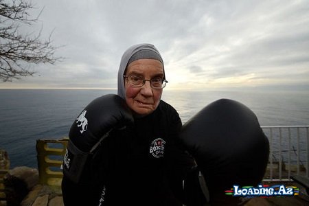 72 yaşlı qadın hamını şoka salır - Fotolar