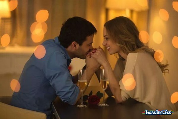 KİŞİ BİR QADINI HƏQİQƏTƏN SEVİRSƏ GÖSTƏRƏCƏYİ 10 DAVRANIŞ