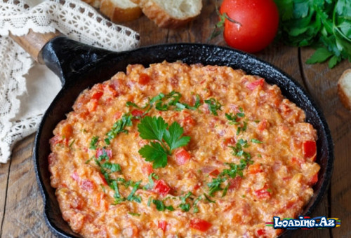 Türk üsulu pomidor-yumurta - MENEMEN RESEPTİ - Take.Az