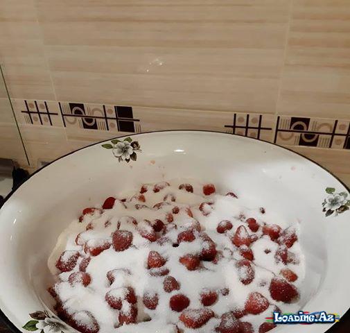 Çiyələk Mürəbbəsi