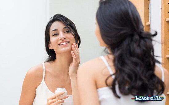 Kosmetik məhsullarda olan spirt dərini qurudur?