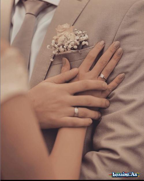 Vardır əlbət hər kəsin gələcəyini onunla xəyal etdiyi insanla mahnısı😊🤍. Həmin mahnı çox dəyərli olar😍. Çünki əgər bir gün hər hansısa bir tərəf çıxıb gedərsə ona qalan həmi mahnı olar😊. Həmin mahnının sözləri anladar sevgini və ya dostluğu🖤💫. Bəzən