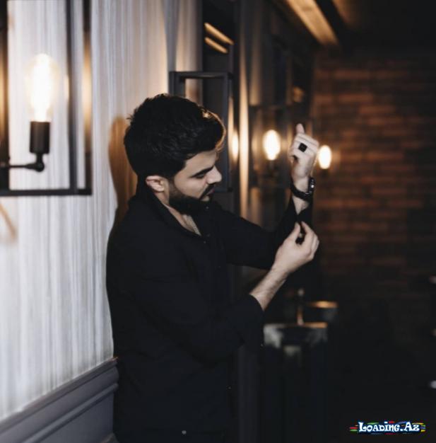 MEn indi HaMinin UnutDuGu Bir UnVanam.HerkeSin GaPisini DoyMeyecey Bir inSanaM.SoL CiyNimdeKi MeLeyin SaG ƏLiyem.SaG CiynimdeKi MeLeYin QatiLiyem.DəLiYəm Mən DəLiYəm...XaTirLaDiGin Gader VaraM.UNuTduGun Gader YoHam.GuNaH iciNdedir,uStum,BaşiM YaXamm!