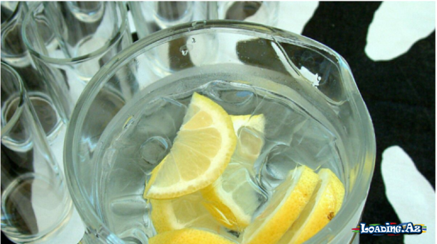 Mikrodalğalı sobanın təmizlənməsi üçün bir limon kifayətdir - Take.Az