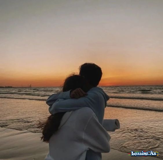Nə qəribədir, heç sarılmadığın, qoxusunu içinə çəkmədiyin biri Üçün darıxmağ❤️