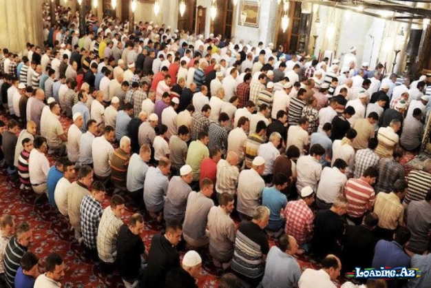 Bayram namazını kütlə ilə birgə qılmağın savabı varmı?
