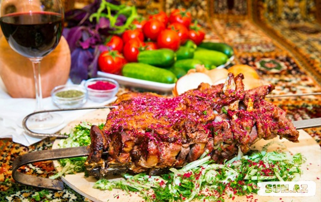 Bakıda ailə ilə şam yeməyi 200 manata başa gəlir