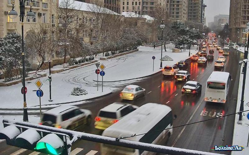Bakının bir sıra yollarında nəqliyyatın sıxlığı yaranıb