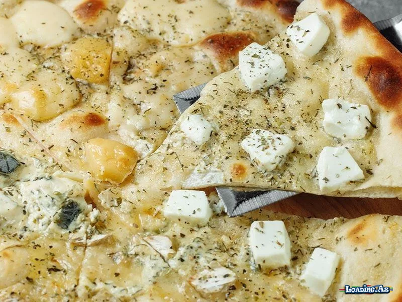 Ən dadlı 4 pendirli pizza hazırlanması