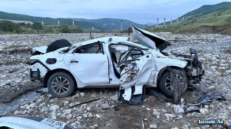 Ağsuda dəhşətli qəza - yoldan çıxan avtomobil çaya düşdü