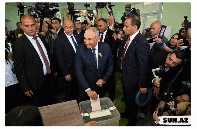 Ermənistanda seçki yarışı: Hakim partiya birinci oldu