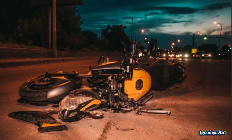 Sabirabadda minik avtomobili motosikletlə toqquşub, ölən var - Take.Az